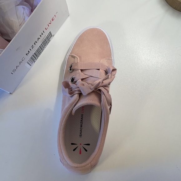 NWT ISAAC MIZRAHI LIVE LIGHT PINK SUEDE CASUAL SNEAKERS - WOMENS 9 - Picture 3 of 10